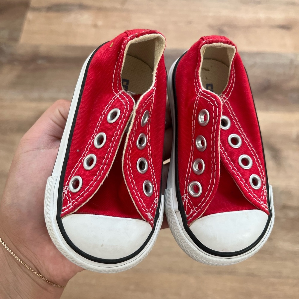Red little kid CONVERSE